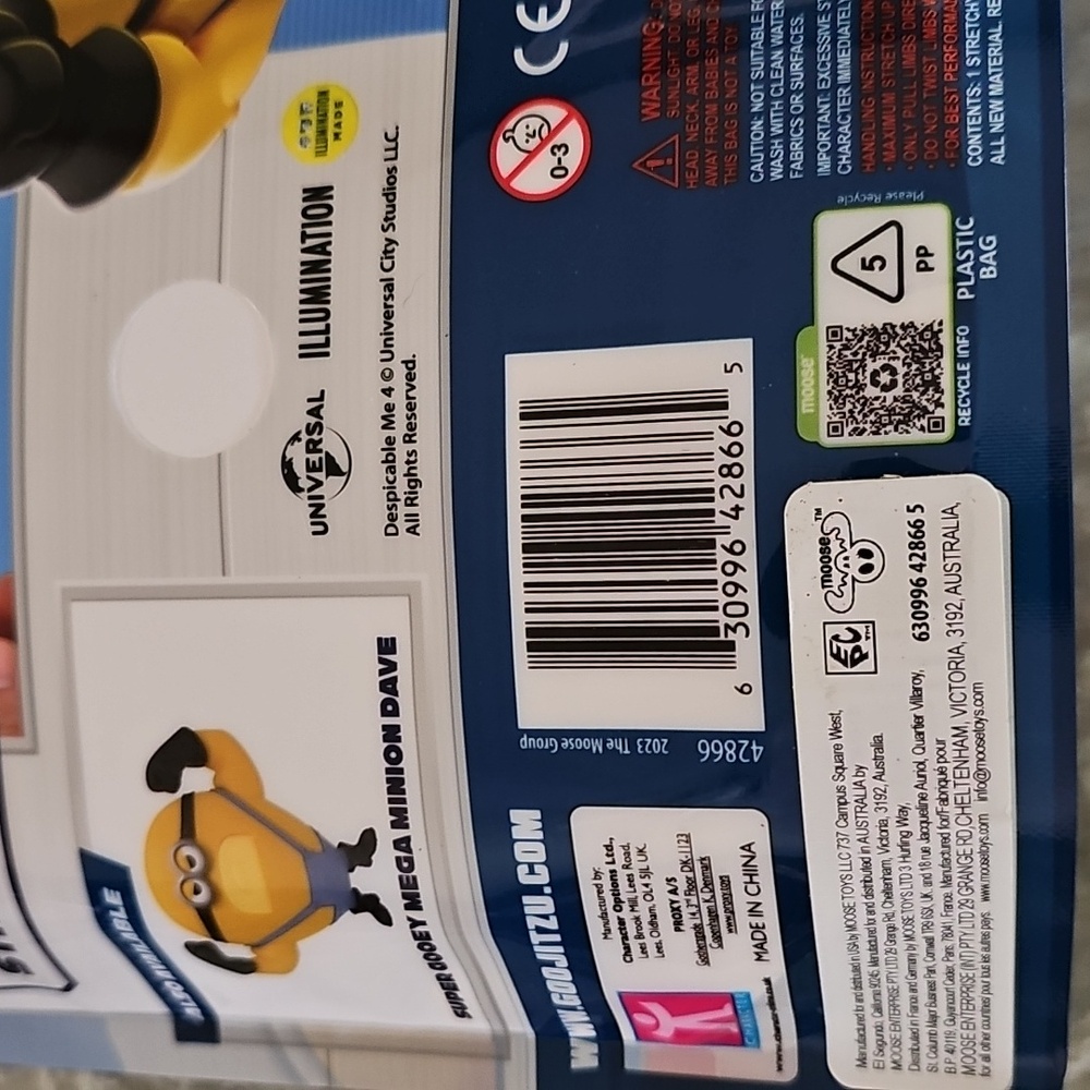Universal Despicable Me 4 Minion Figures - Yellow and Blue - Picture 2 of 3